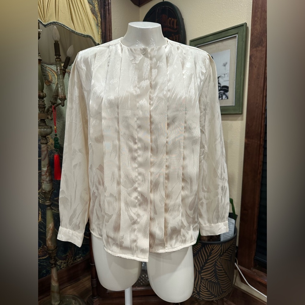 Axiom Vintage Cream Women's Long Sleeve Top